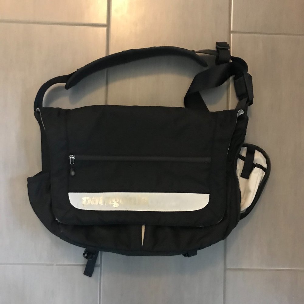 Black Patagonia Half Mass Reflective Shoulder Messenger Bag